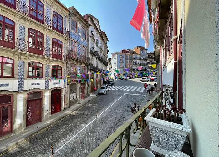 Historic Porto Balcony Hideaway - Taipas House 60