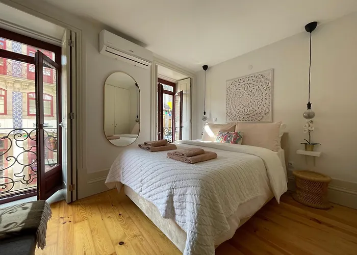 Historic Porto Balcony Hideaway - Taipas House 60