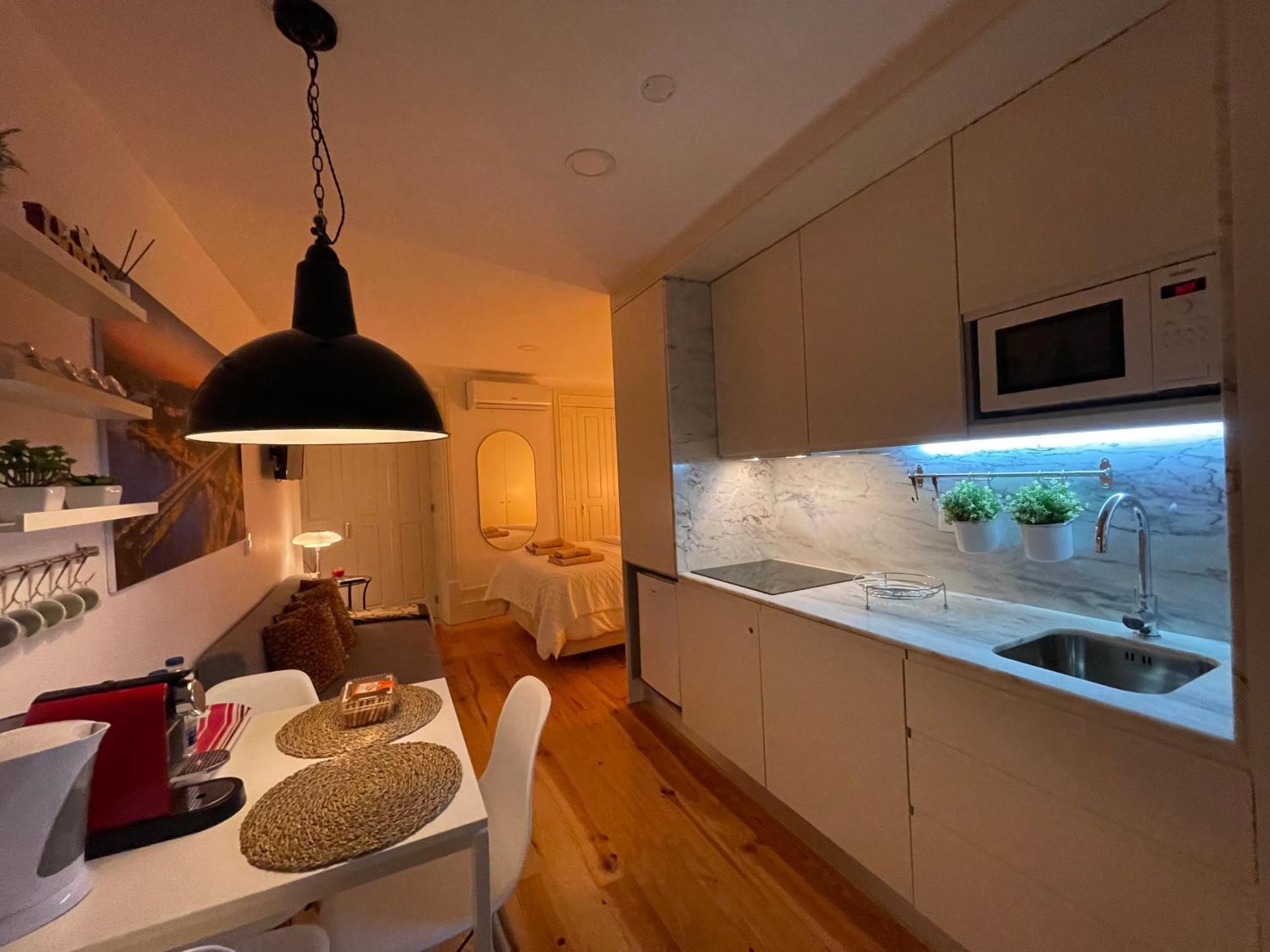 Historic Balcony Hideaway - Taipas House 60 Apartment *